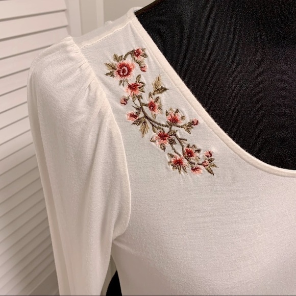 American Eagle Outfitters Soft & Sexy Floral Top - Picture 10 of 14